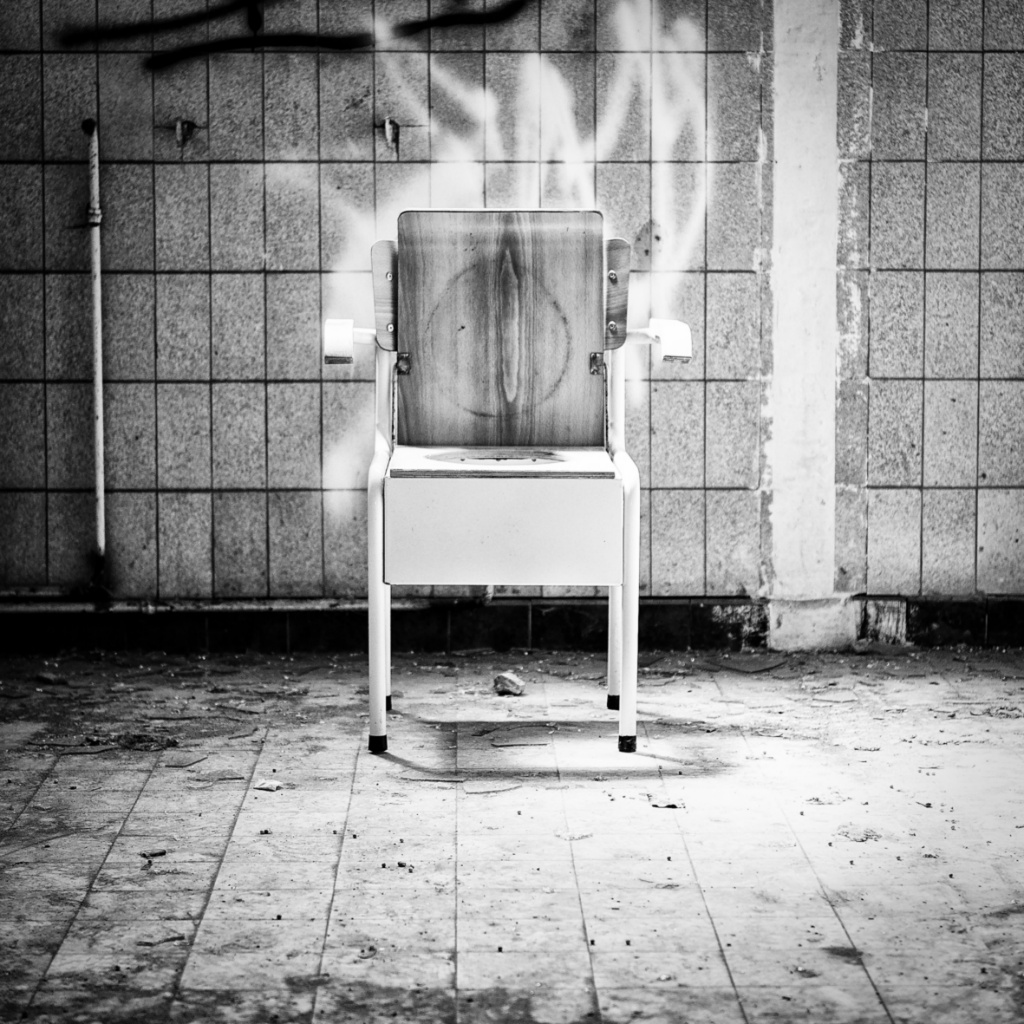 Please Sit 2 zw